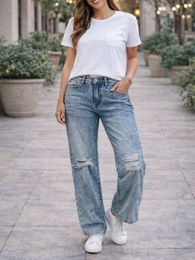 Sneak Peak Womens Distressed Acid Wash boyfriend Jeans - Light Blue